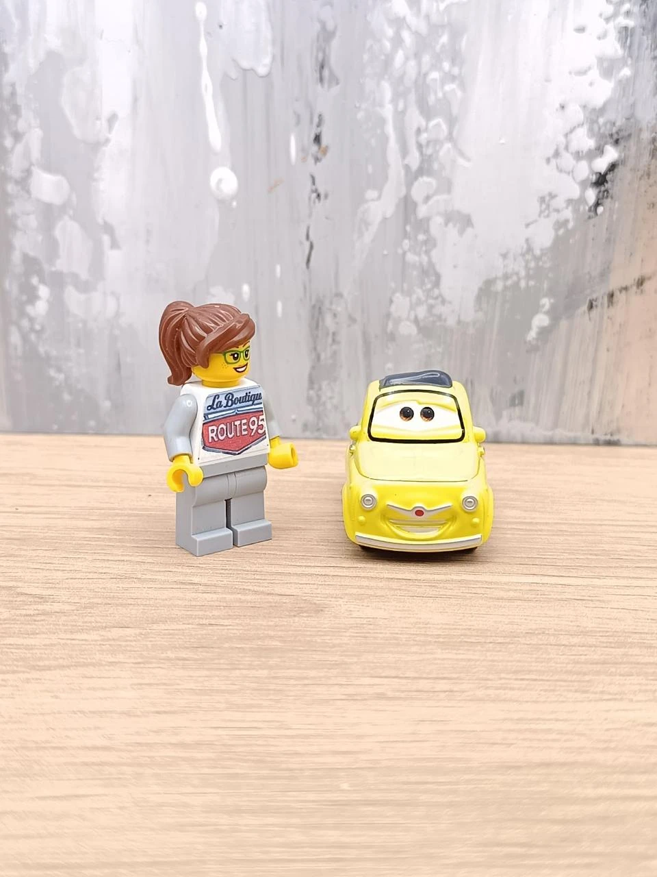 Carro Cars Luigi - Brinquedo novo (CBS10) – photo 4